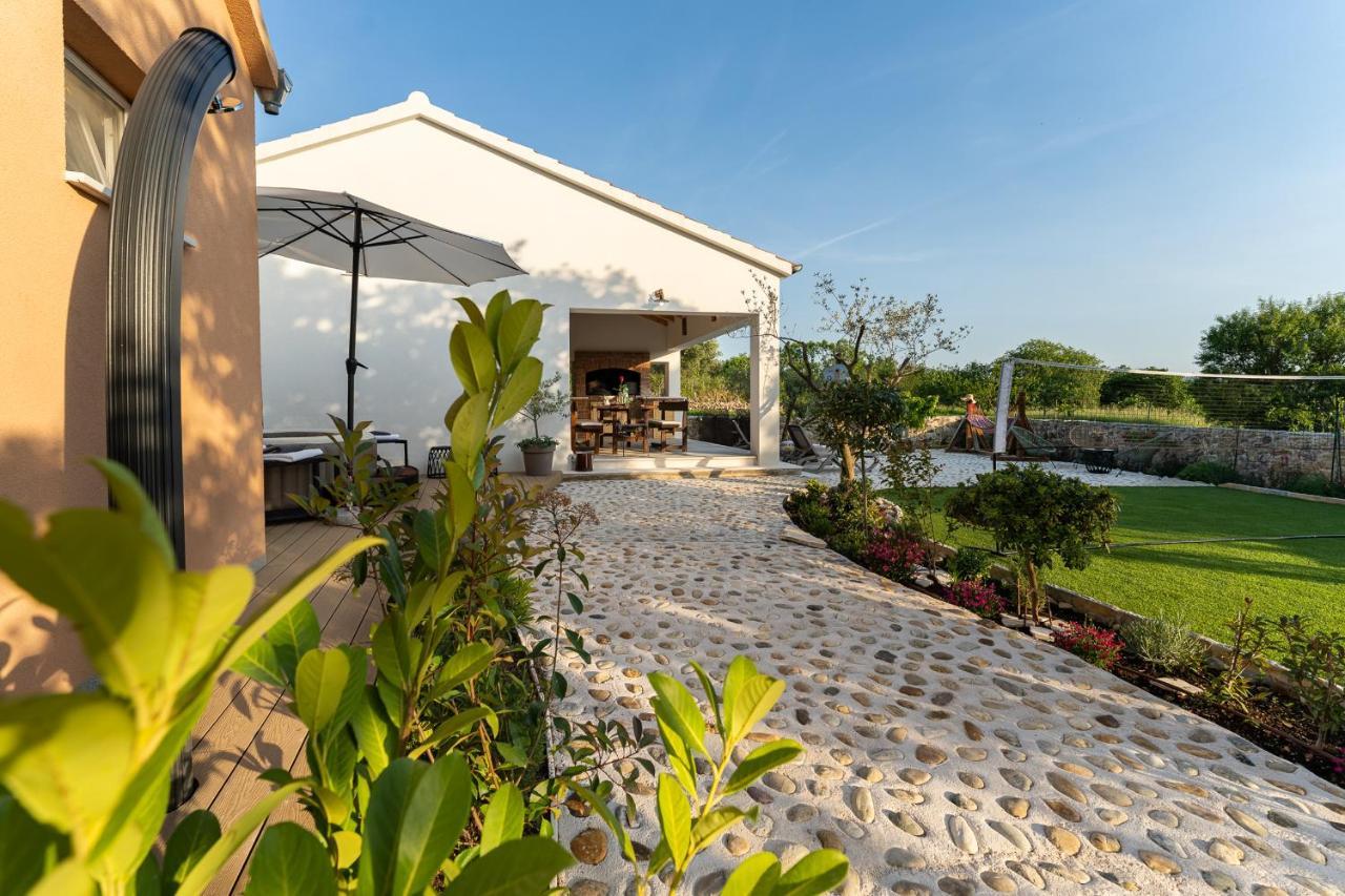 Holiday Home - Villa Thorak Anić Kültér fotó