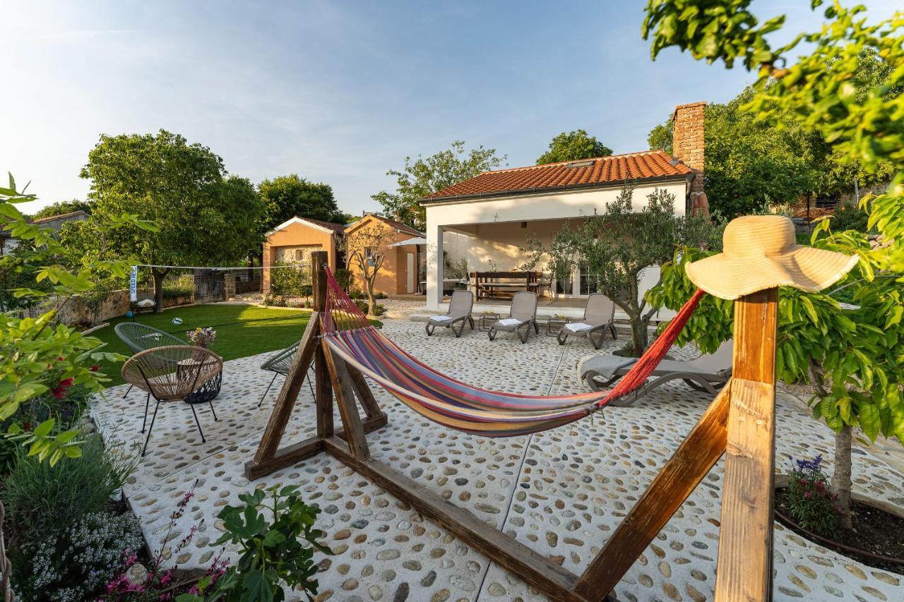 Holiday Home - Villa Thorak Anić Kültér fotó