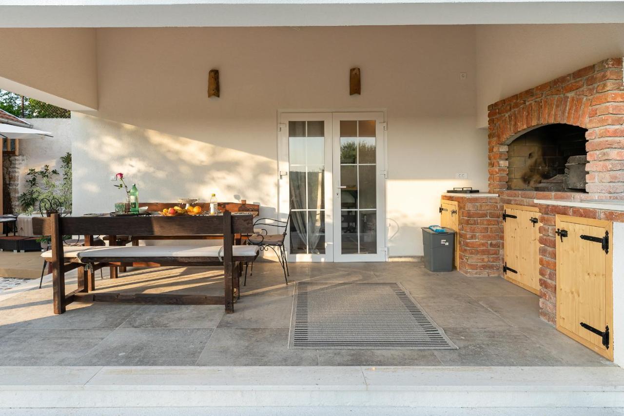 Holiday Home - Villa Thorak Anić Kültér fotó