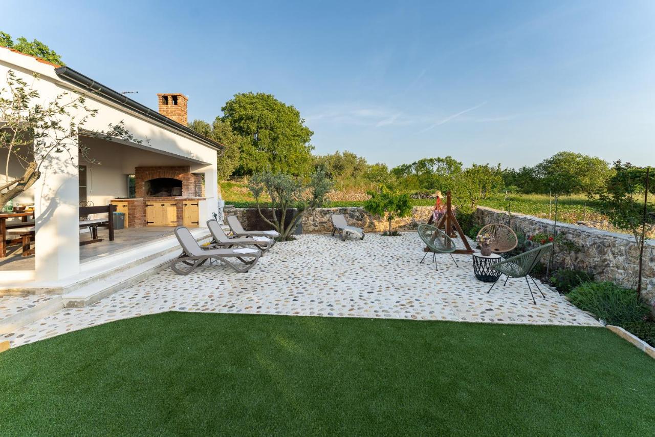 Holiday Home - Villa Thorak Anić Kültér fotó