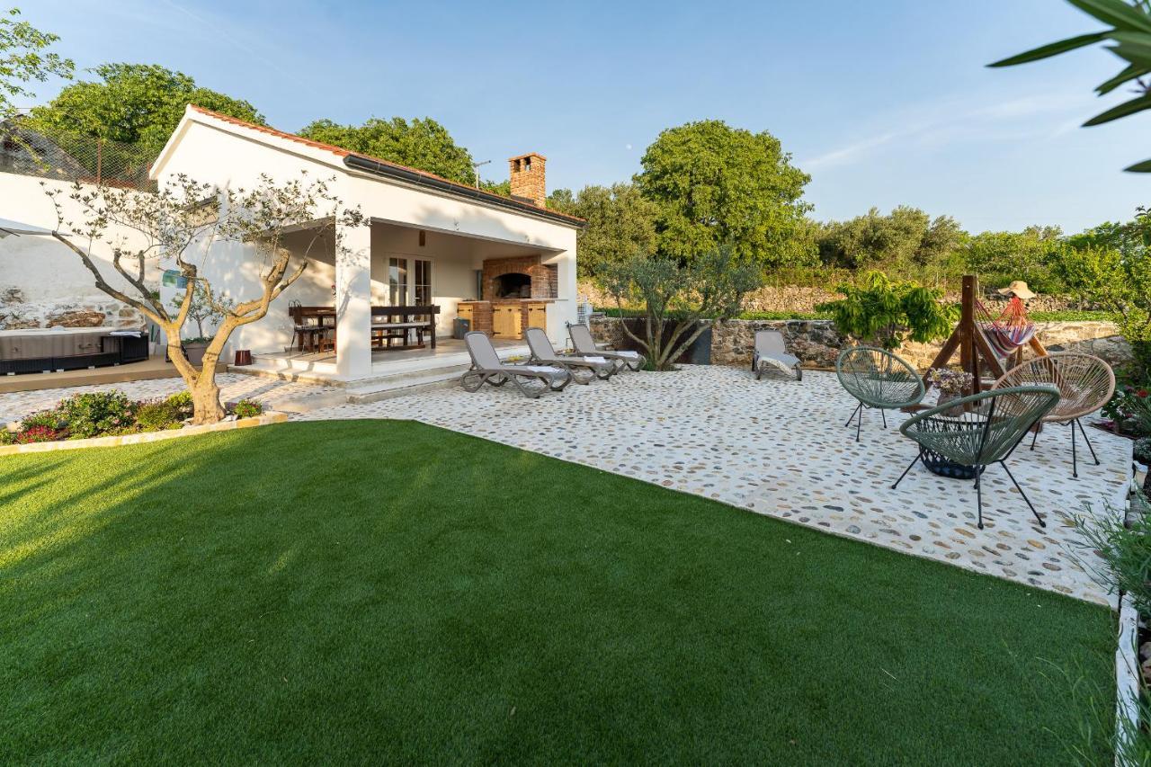 Holiday Home - Villa Thorak Anić Kültér fotó