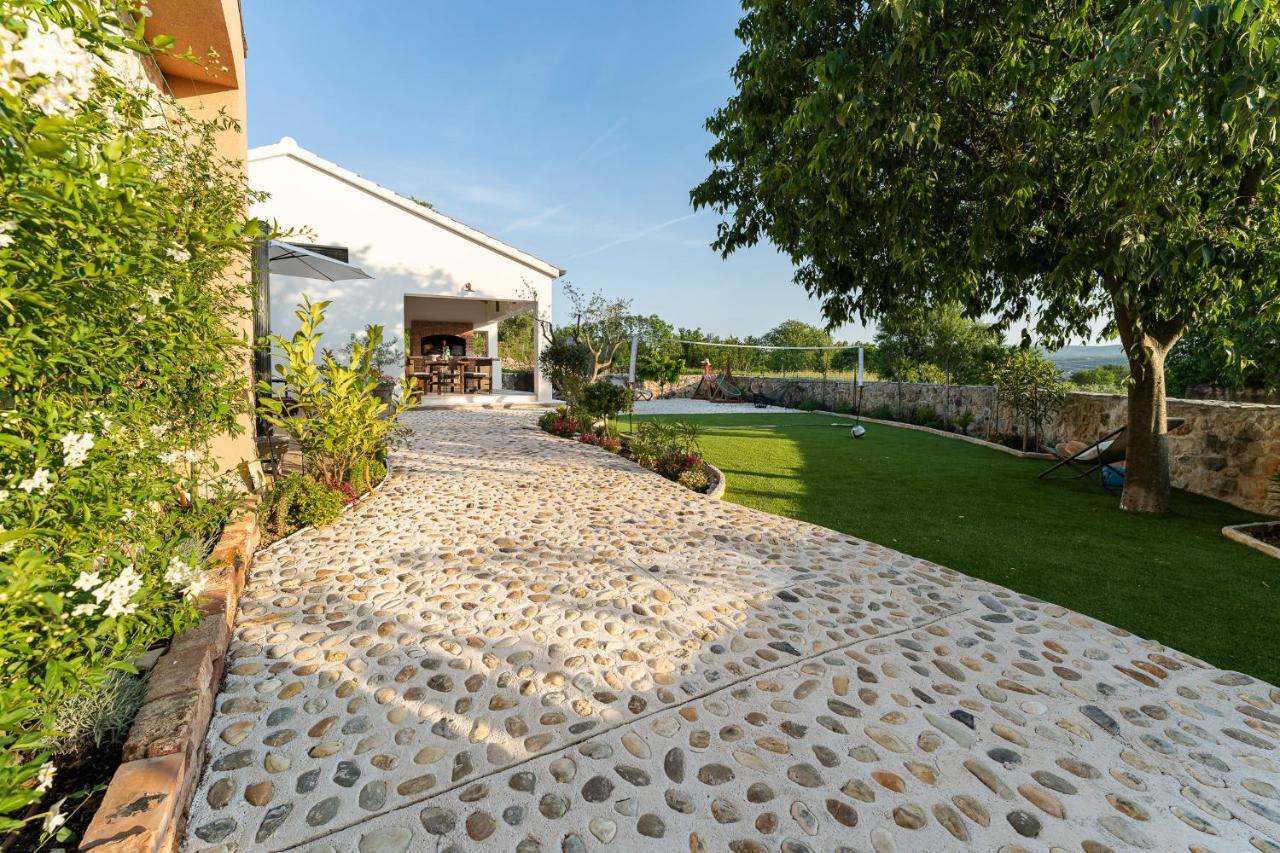 Holiday Home - Villa Thorak Anić Kültér fotó
