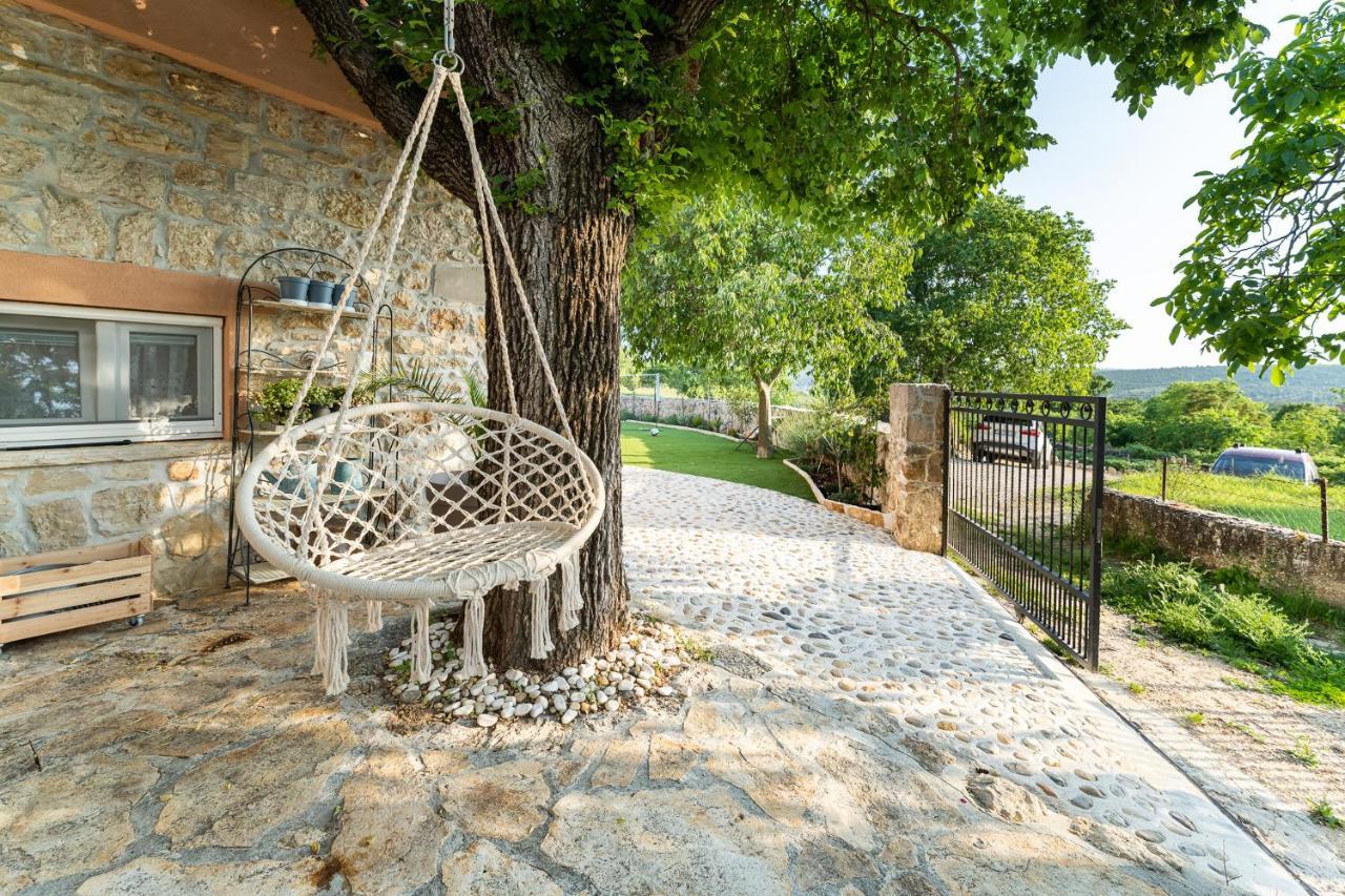 Holiday Home - Villa Thorak Anić Kültér fotó